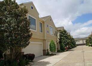 3815 Center Plaza Dr in Houston, TX - Building Photo - Building Photo