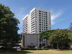 Makiki Park Place in Honolulu, HI - Foto de edificio - Building Photo