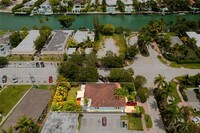 7222 Trouville Esplanade in Miami Beach, FL - Foto de edificio - Building Photo