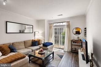 2465 Army Navy Dr, Unit #204 in Arlington, VA - Building Photo - Building Photo