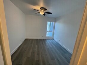 3030 Valle Vista Dr, Unit 13 in Los Angeles, CA - Foto de edificio - Building Photo