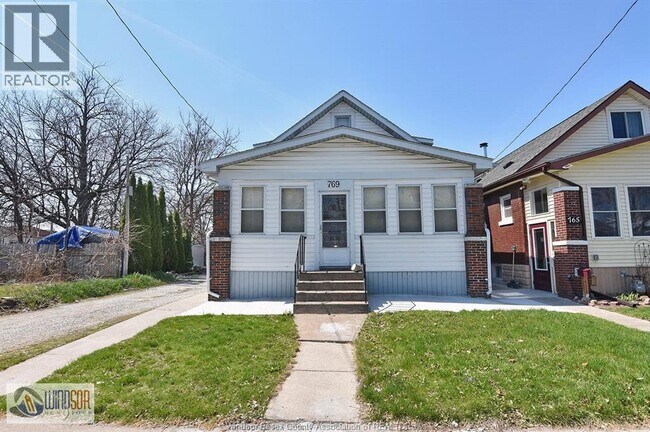 769 McKay Ave in Windsor, ON - Foto de edificio - Building Photo
