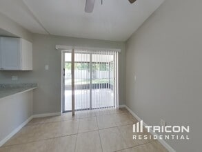 13912 Henson Cir in Tampa, FL - Building Photo - Building Photo
