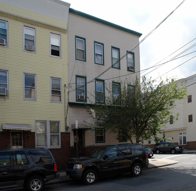 105 Magazine St in Newark, NJ - Foto de edificio - Building Photo