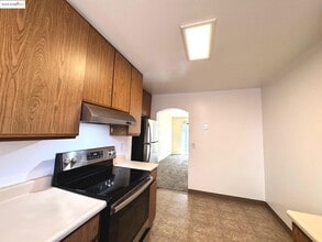 554 Bancroft Ave in San Leandro, CA - Building Photo - Building Photo
