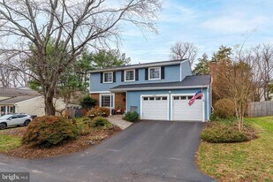 12918 Framingham Ct in Herndon, VA - Building Photo