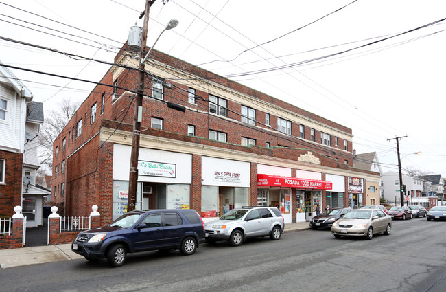 63-75 Hancock St in Everett, MA - Foto de edificio - Building Photo