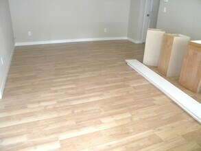 18035 SE Rose St-Unit -18035 in Portland, OR - Foto de edificio - Building Photo