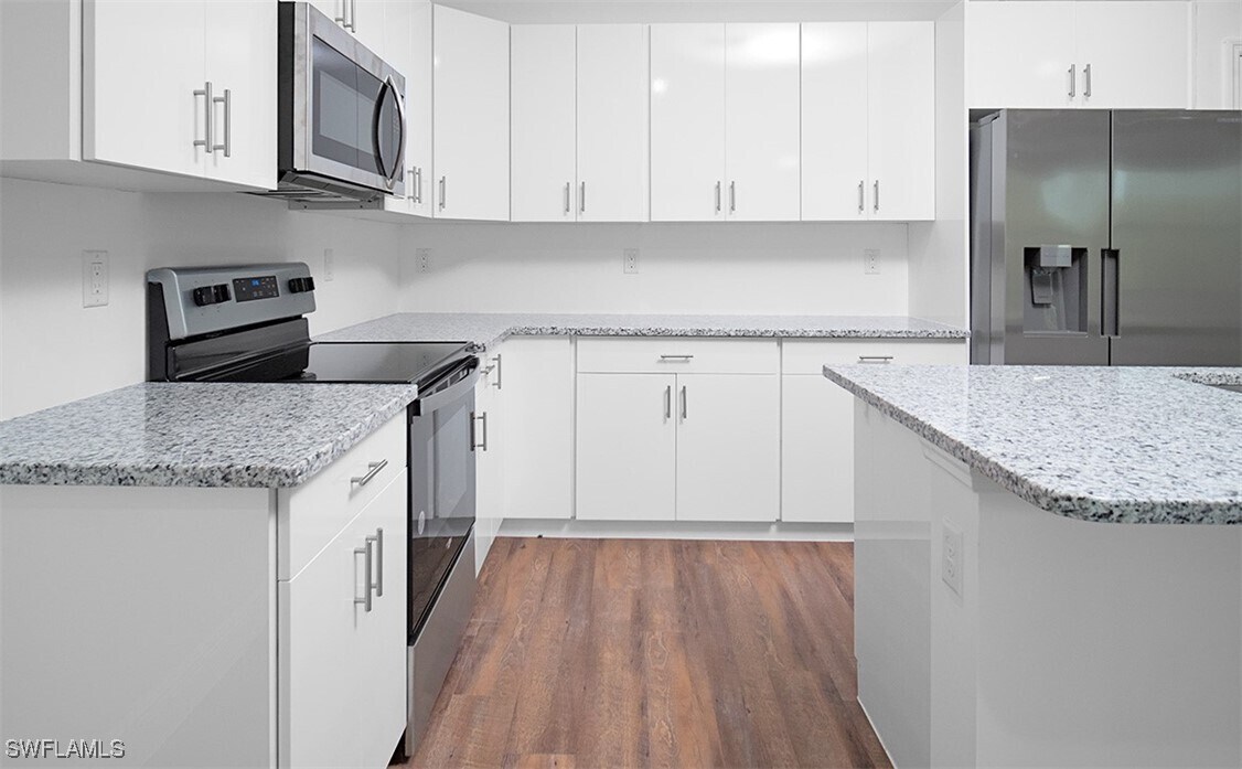 8007 Vega Ct in La Belle, FL - Building Photo