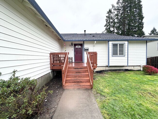 6300 SW Fisher Ave in Beaverton, OR - Building Photo - Building Photo