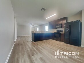 9910 Waldens Pond Court in Houston, TX - Building Photo - Building Photo