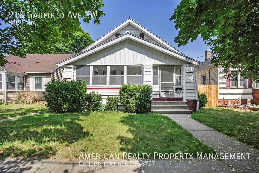 218 Garfield Ave SW in Grand Rapids, MI - Building Photo