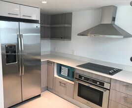 1133 102nd St, Unit 802 in Bay Harbor Islands, FL - Foto de edificio - Building Photo