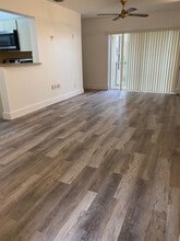 660 W Park Dr in Miami, FL - Building Photo - Building Photo