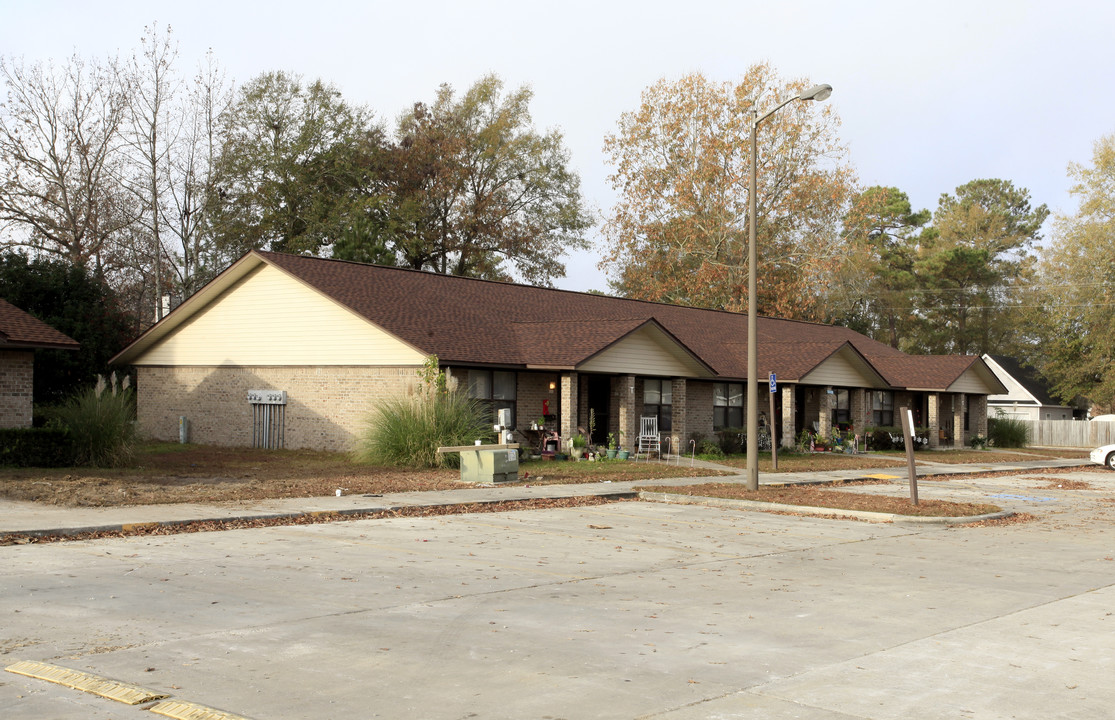 Plantation Apartments I & II in Richmond Hill, GA - Foto de edificio