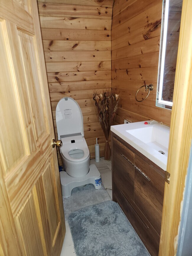 90 Rossiter Ave in Paterson, NJ - Building Photo - Building Photo