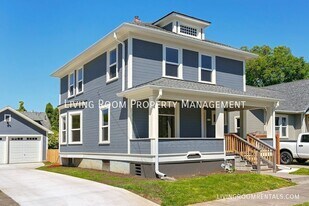 4137 NE 8th Ave in Portland, OR - Building Photo