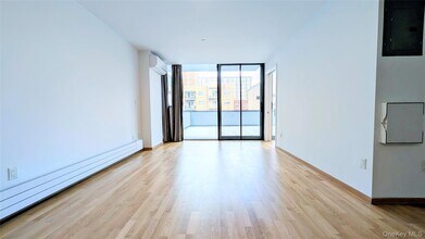 23-09 Broadway in Queens, NY - Building Photo - Building Photo