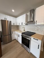 7800 Lundy's Ln in Niagara Falls, ON - Building Photo