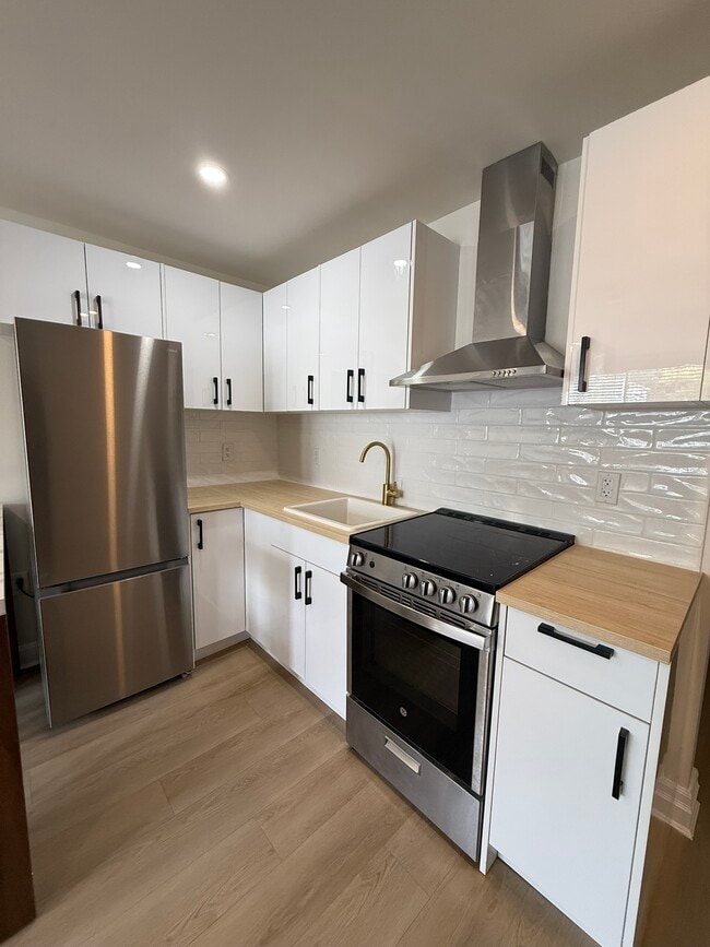 property at 7800 Lundy's Ln