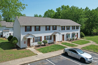 Carolina Woods in Greensboro, NC - Building Photo - Building Photo