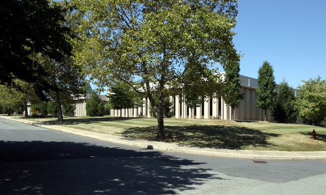 Bldg III in Germantown, MD - Foto de edificio - Building Photo