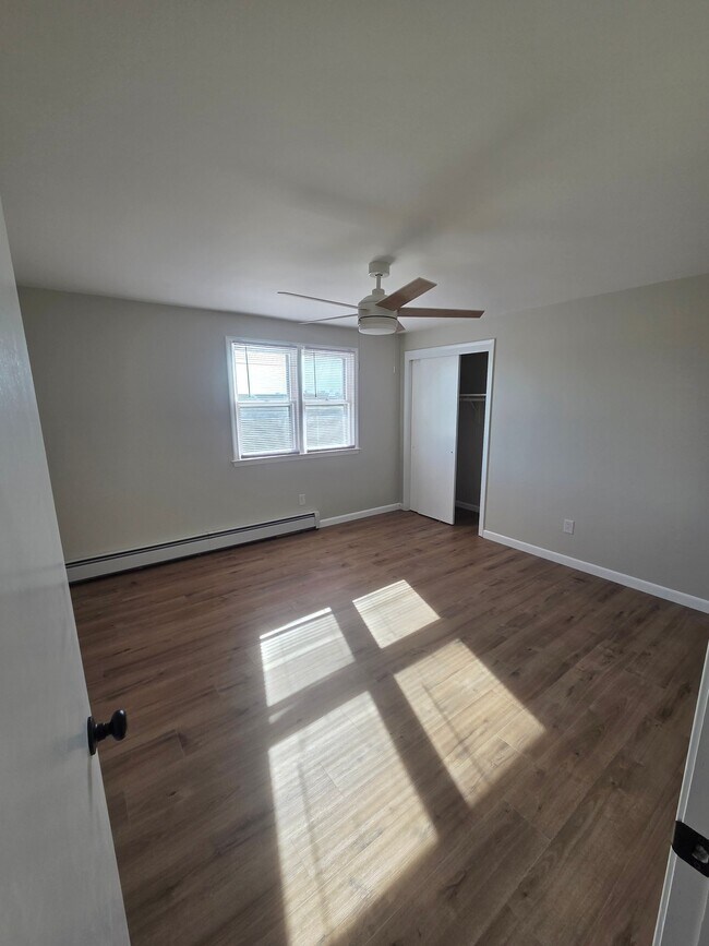 38 Brown St, Unit 2 in New Britain, CT - Building Photo - Building Photo