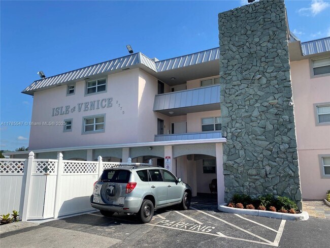 property at 2775 Taft St
