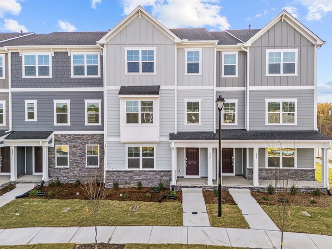 825 Basswood Gln Trl in Knightdale, NC - Foto de edificio - Building Photo