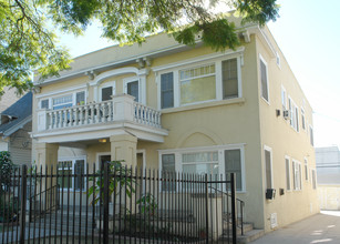 4620 Franklin Ave in Los Angeles, CA - Building Photo - Building Photo