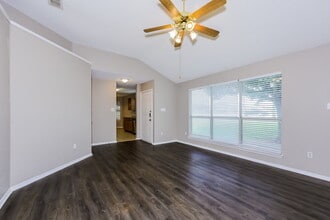 10501 Shadywood Dr in Fort Worth, TX - Building Photo - Building Photo