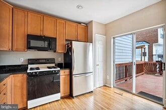 25404 Upper Clubhouse Dr in Chantilly, VA - Building Photo - Building Photo