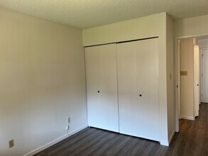 1285 Martin St in White Rock, BC - Building Photo - Building Photo