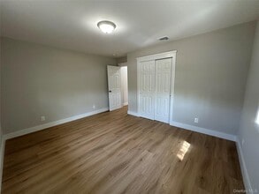 1109 Pulaski Rd in East Northport, NY - Building Photo - Building Photo