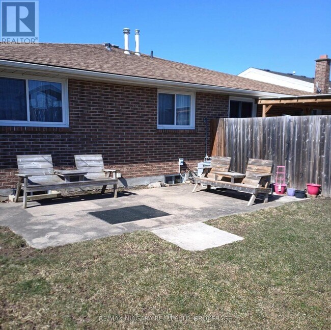 67 Dundonald St in St Catharines, ON - Building Photo - Building Photo