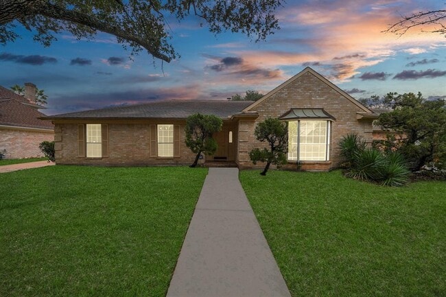 8006 Oakington Dr in Houston, TX - Building Photo - Building Photo