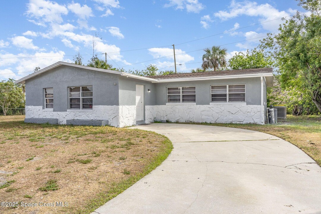 589 Clarke St in Cocoa, FL - Building Photo