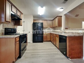 10062 Mill Hill Ave in Cordova, TN - Foto de edificio - Building Photo