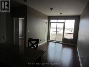 3865 Lake Shore Blvd W in Toronto, ON - Building Photo - Building Photo