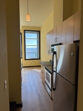655 Crockett St, Unit B 104 in Seattle, WA - Foto de edificio - Building Photo