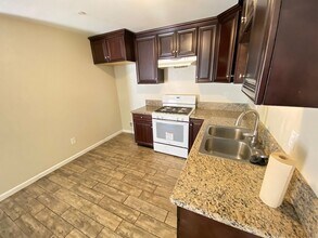 410 Real Rd in Bakersfield, CA - Building Photo - Building Photo