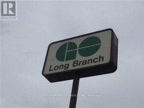 3865 Lake Shore Blvd W in Toronto, ON - Building Photo - Building Photo