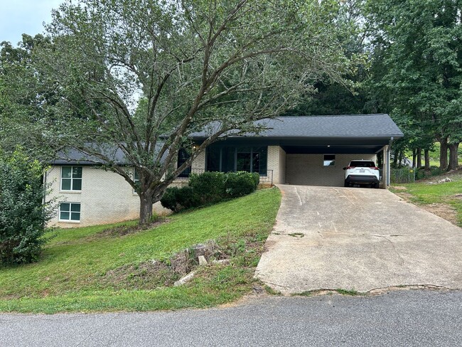 317 Michael Dennis Dr in Anniston, AL - Building Photo - Building Photo