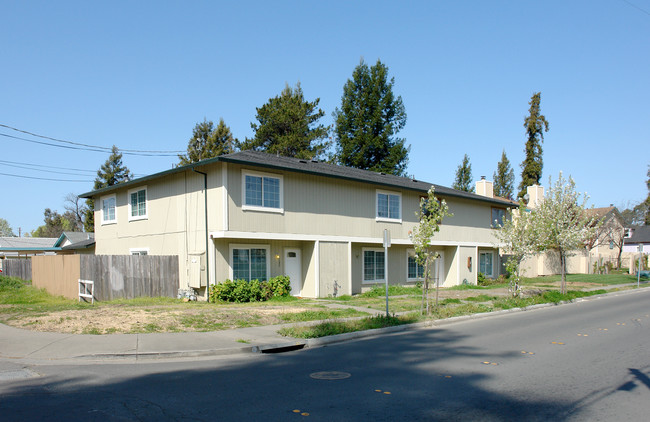 723-729 Olive St in Santa Rosa, CA - Building Photo - Building Photo