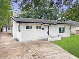 6318 Sloan St in Houston, TX - Building Photo
