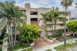 Shoreline Terrace in Long Beach, CA - Building Photo - Building Photo