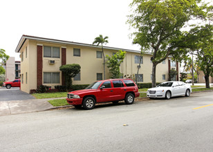 1410 SW 37 Ave in Coral Gables, FL - Building Photo - Building Photo