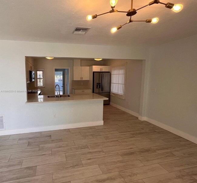 1860 NW 52nd St in Miami, FL - Building Photo - Building Photo