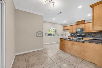 1200 E Highland Ave, Unit Apt 102 in Redlands, CA - Foto de edificio - Building Photo