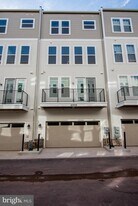 4939 Trail Vista Ln in Chantilly, VA - Building Photo